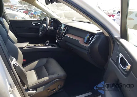 2024 Volvo Xc60 Recharge Plug-In Hybrid T8 Plus Dark Theme z USA, uszkodzony, nr VIN YV4H60DL1R1933867